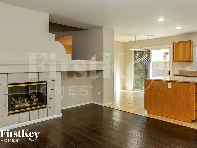 9947 Pioneer Ave — Photo 4