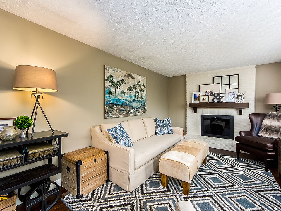 1st image of 3824 Dinsmore Castle Dr