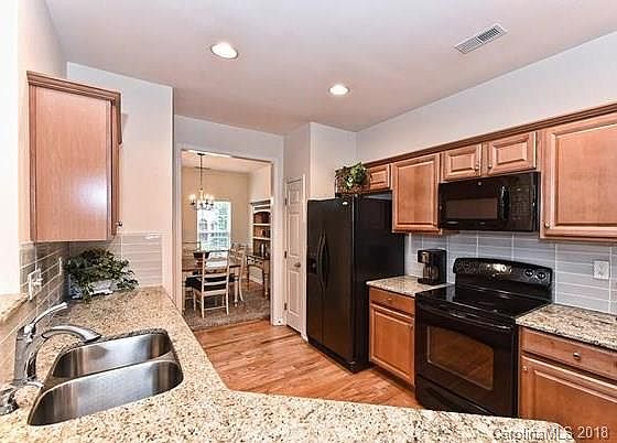 2nd image of 154 N Arcadian Way