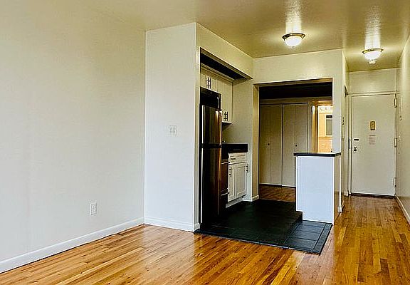 3rd image of 435 W 45th St APT 4A