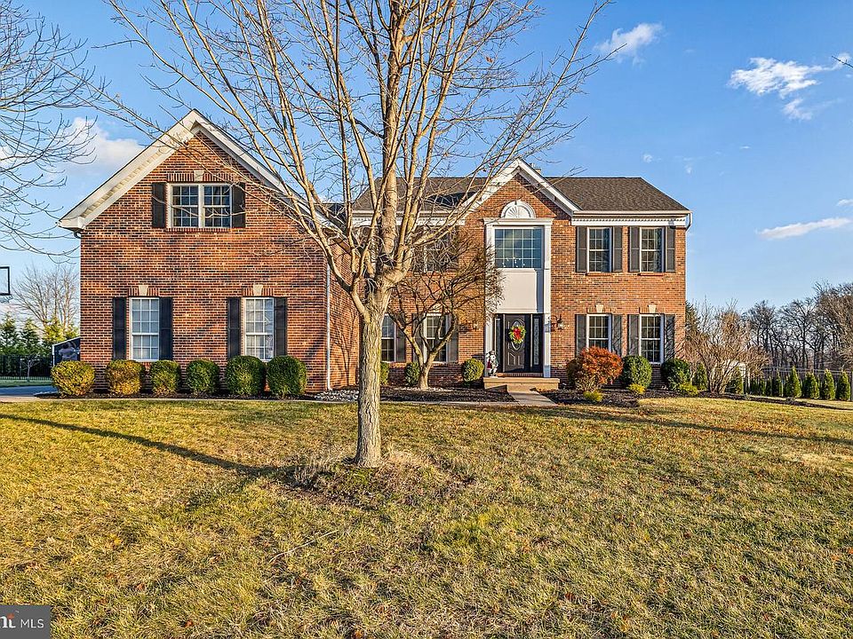 1st image of 153 Davenport Dr