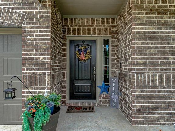4th image of 806 S Galley Dr