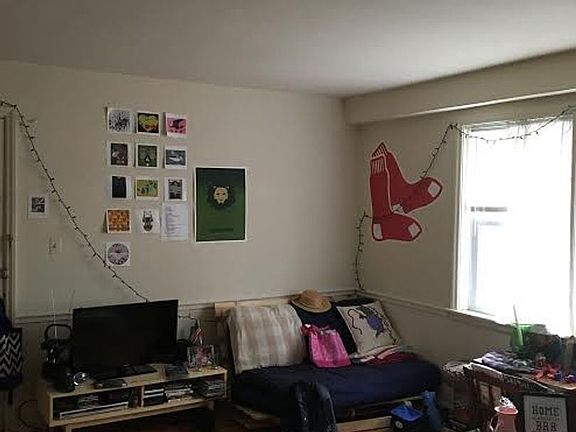 5th image of 2602 Kensington Ave APT 4