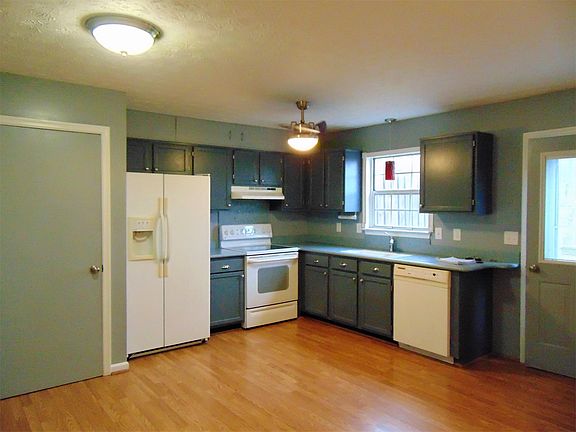 3rd image of 205 Willowbrook Ct #1