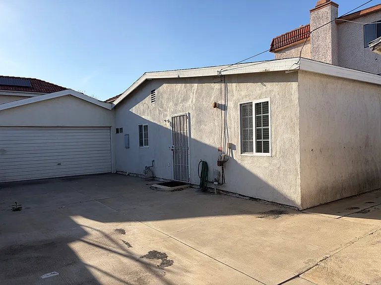 229 S Orange Ave #B — Photo 3