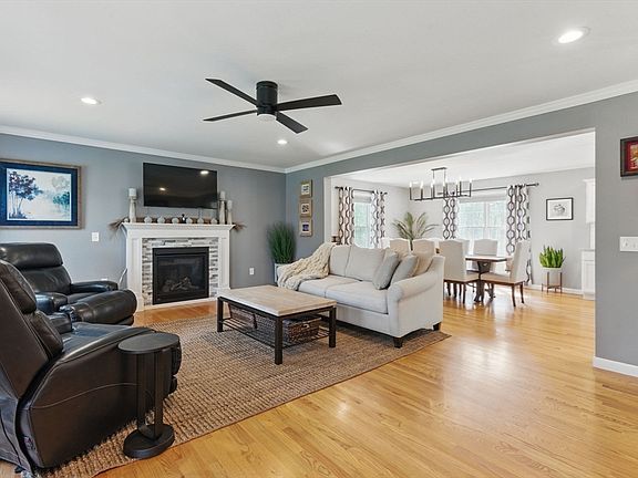 2nd image of 10-10A Happy Acres Ln