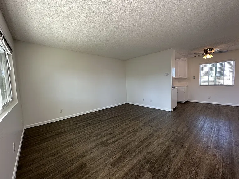 210 Quintard St — Photo 4