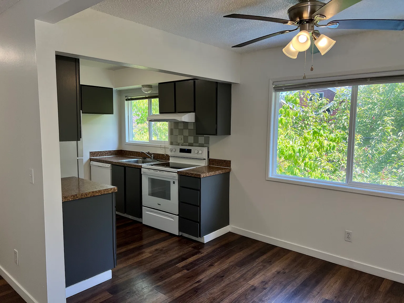 3 bed, $2,100 — Photo 2