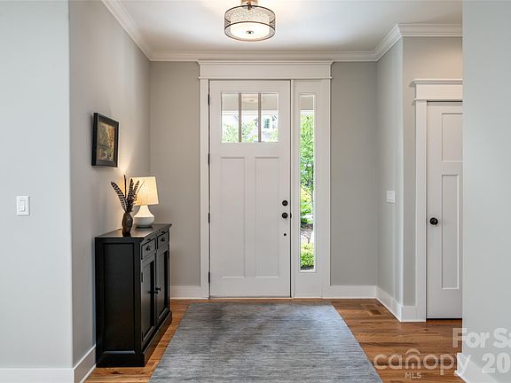 5th image of 8 Sugarland Ridge Trl
