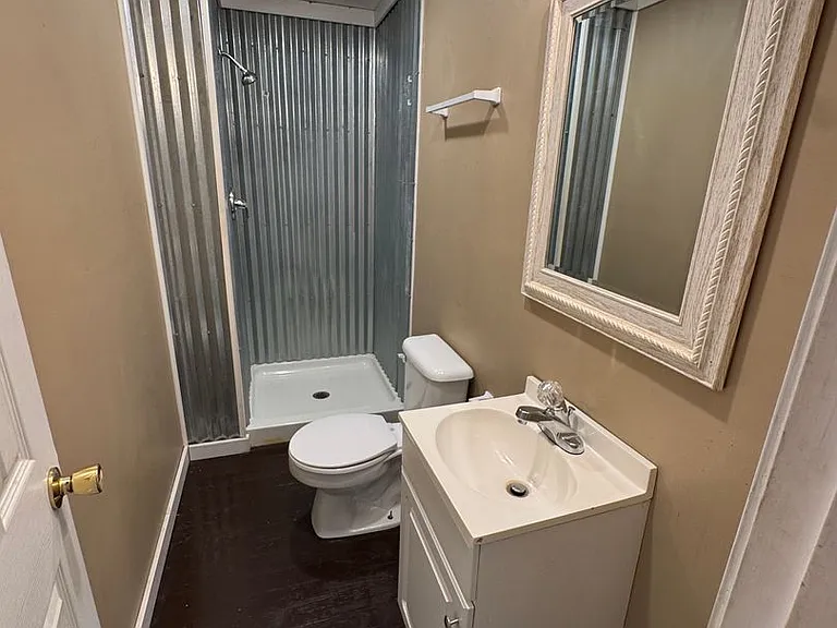 717 Washington St NW — Photo 3