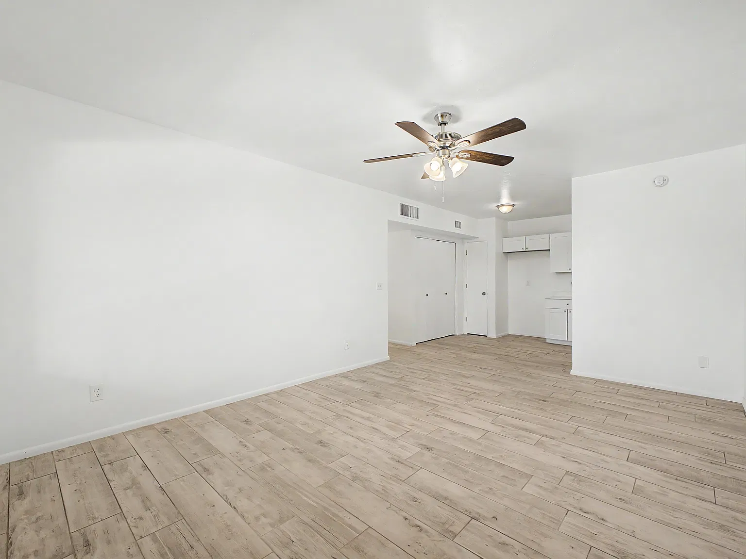 2 bed, 886 sqft, $1,195 — Photo 3