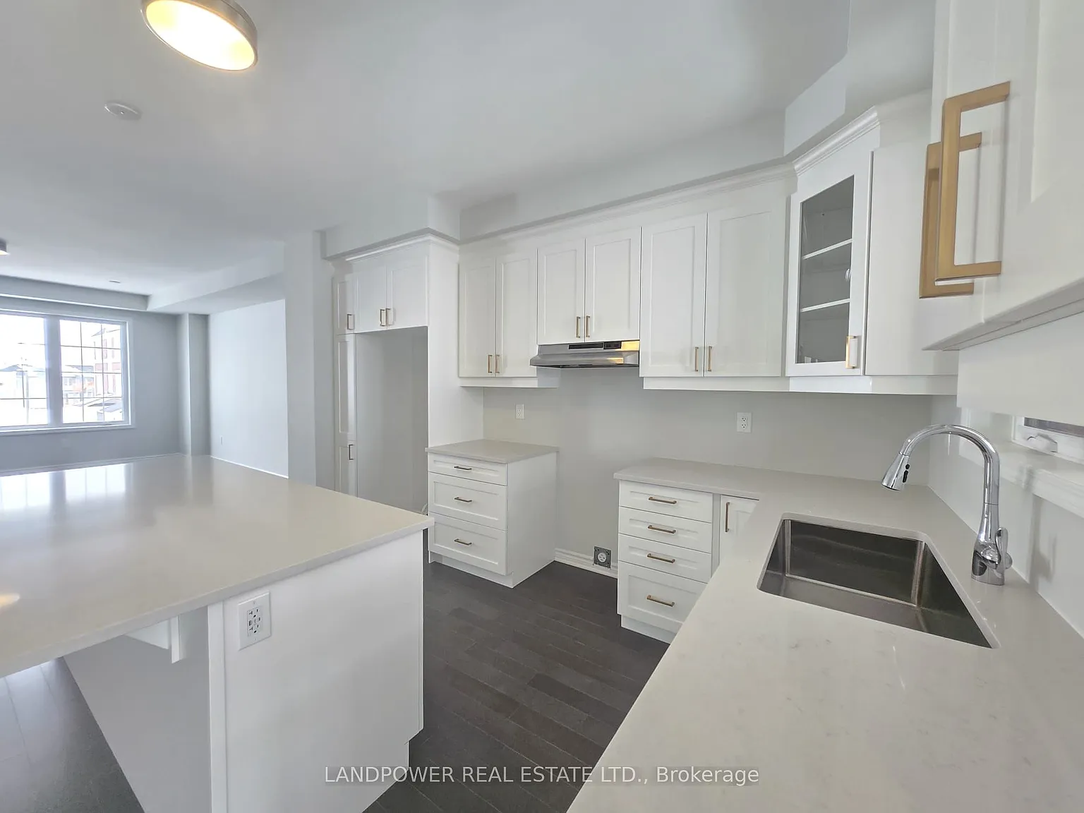 128 Avani Ave photo 1