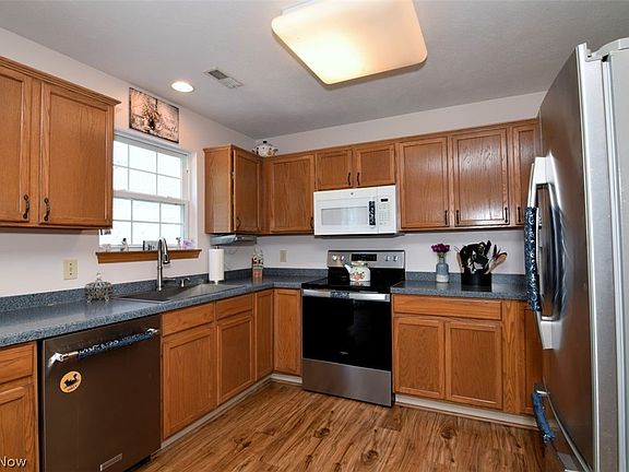 4th image of 702 Jonquil Ln