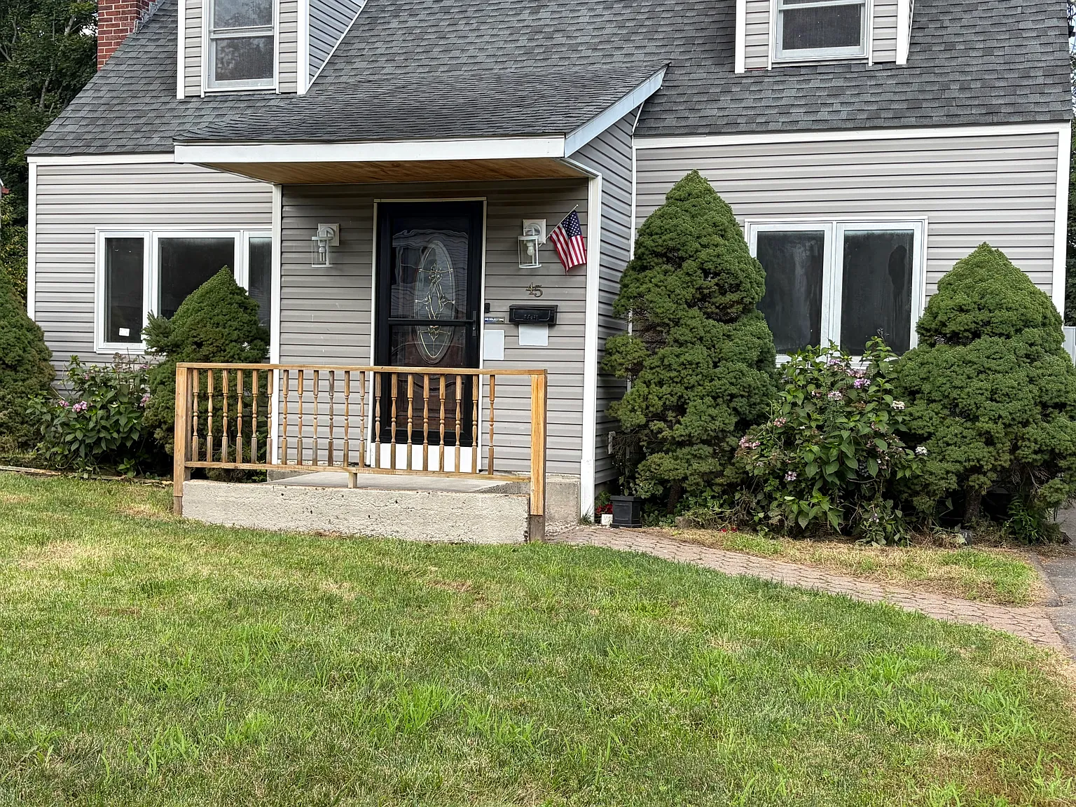 45 Tunxis St — Photo 2