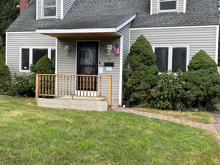 45 Tunxis St — Photo 2