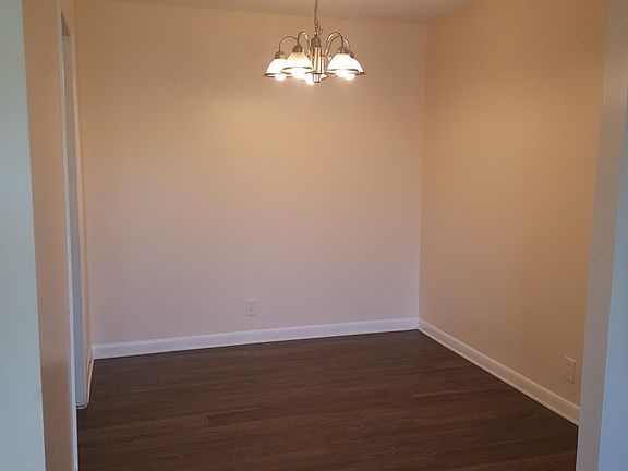 Dining Room, Vinyl plank floor!