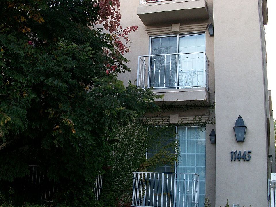 Built in 1992, 18 unit complex, Great location!