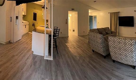 5th image of 2807 Lamroc Rd
