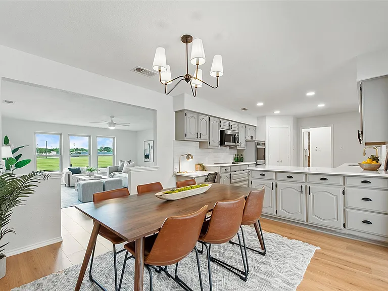 825 Wakefield Dr — Photo 8
