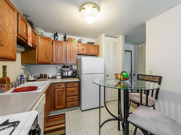 5th image of 2200 Bayside Dr Unit 5