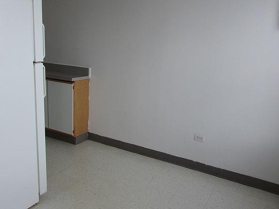 4th image of 542 N Pine Ave APT 308