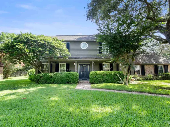 7400 Camale Dr, Pensacola, FL 32504