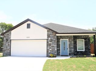 620 E Davis Ave, Fort Worth, TX 76104