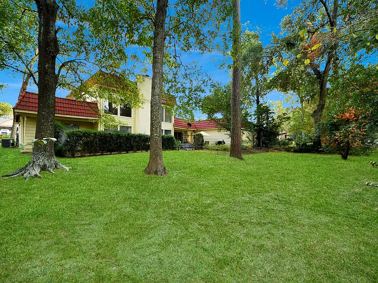 17 Winged Foot Dr — Photo 44