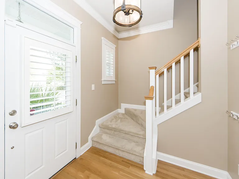 302 White Gables Dr — Photo 4