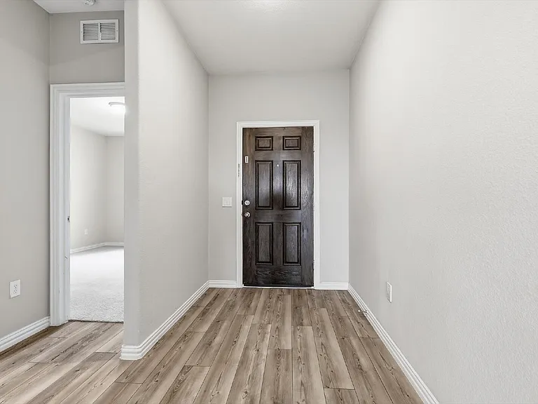 817 Adelyn St — Photo 5