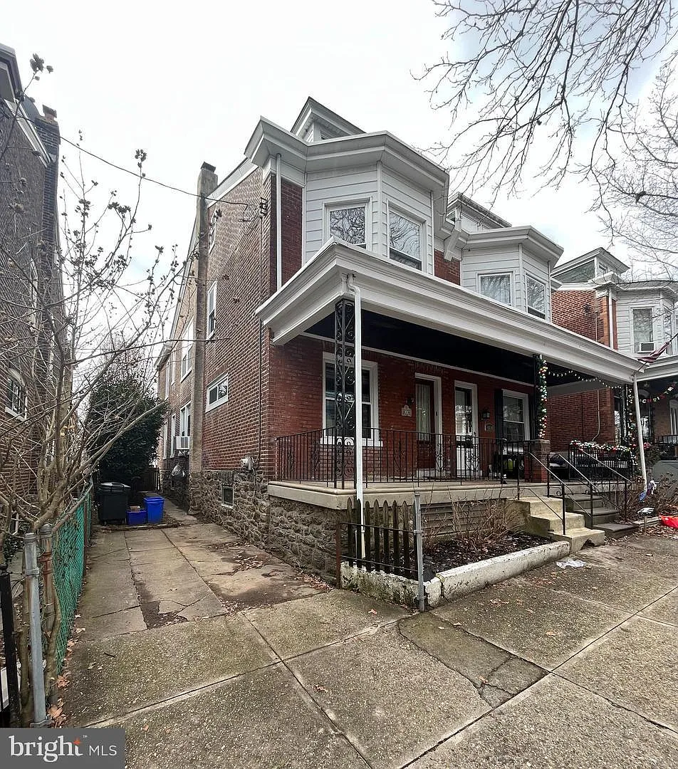 4336 Lauriston St photo 1
