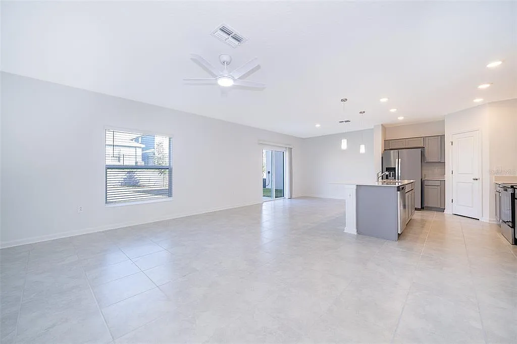 4 bed, 2.5 bath, 1879 sqft, $2,350 — Photo 2