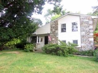 2225 Carlson Dr, Willow Grove, PA 19090