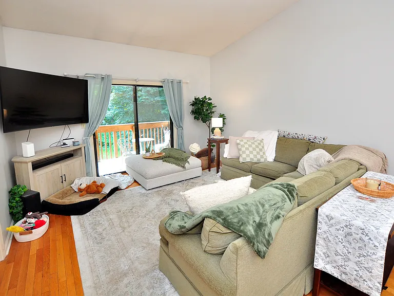 30 Simsbury Lndg #30 — Photo 17
