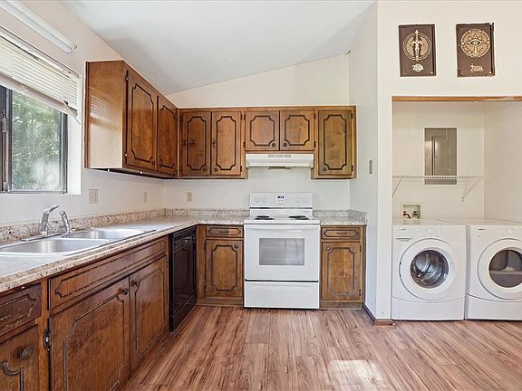 3rd image of 140 Copperfield Dr #C