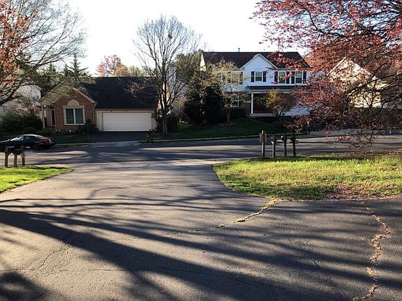 5th image of 46423 Hampshire Station Dr