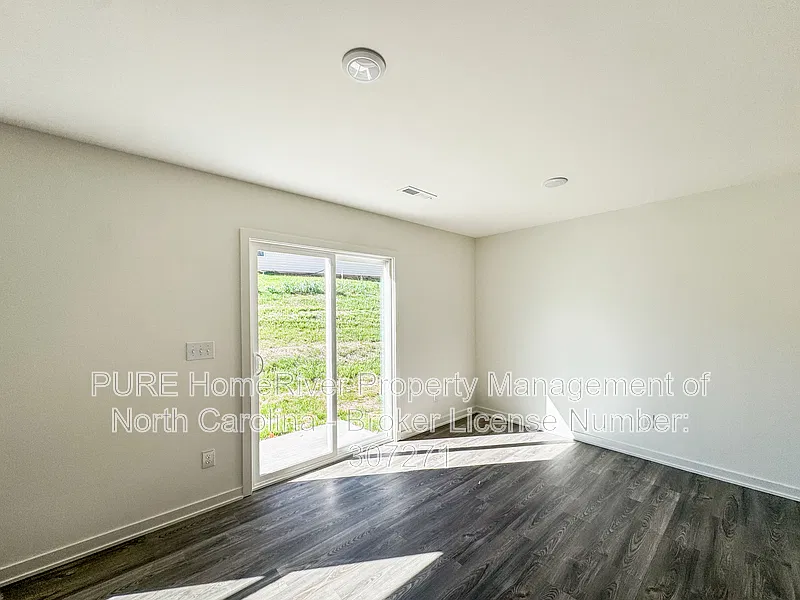4 bed, 2.5 bath, 1965 sqft, $2,050 — Photo 4