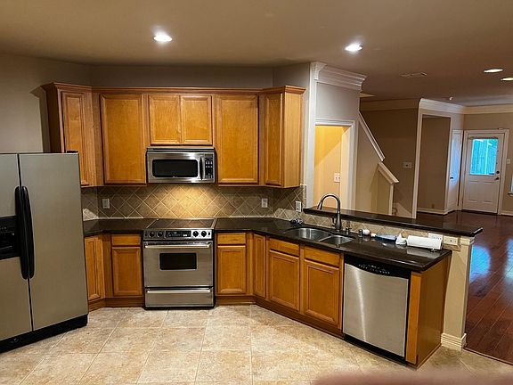 4th image of 2332 Throckmorton St Unit B