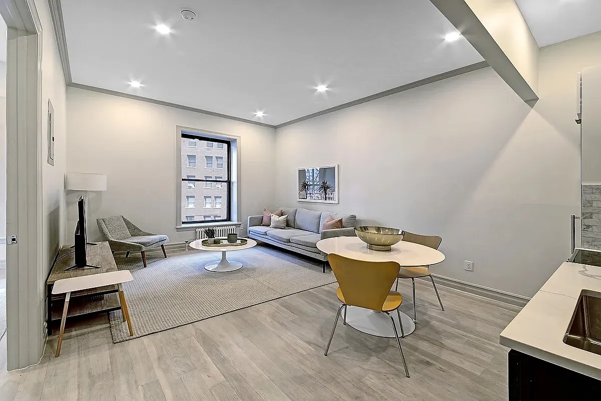 Building Photo - 250 W 91st St #5A