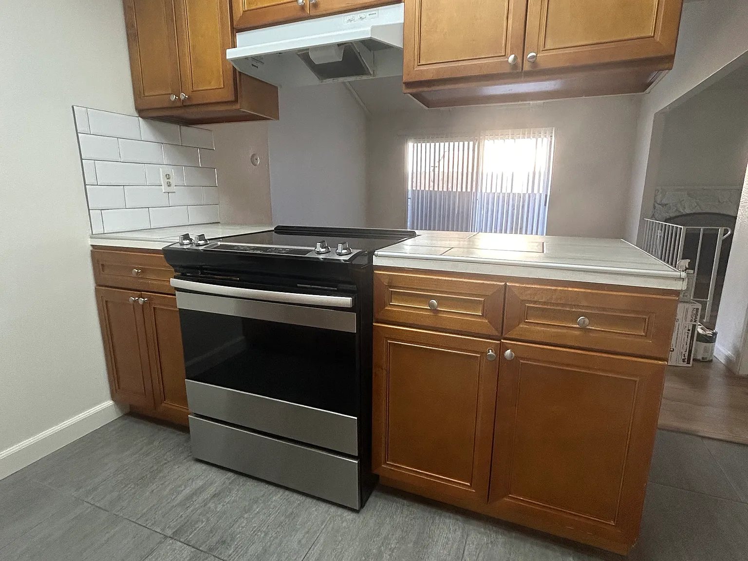 2 bed, 1050 sqft, $1,900 — Photo 3