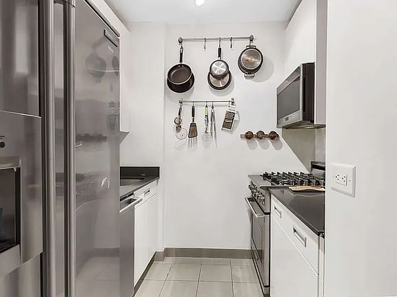2nd image of 99 John St Floor 21