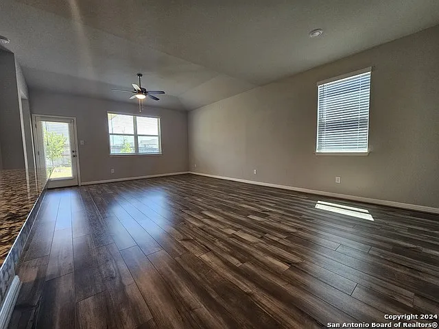 4 bed, 3.0 bath, 2781 sqft, $2,650 — Photo 4