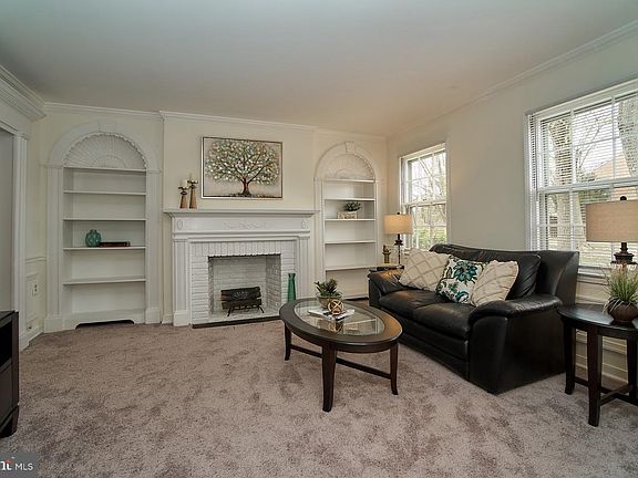 5th image of 8334 Glastonbury Ct