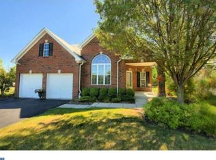 15 Lexington Dr, Pennington, NJ 08534