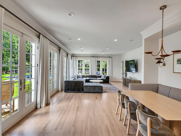 6608 Vanderbilt St — Photo 11