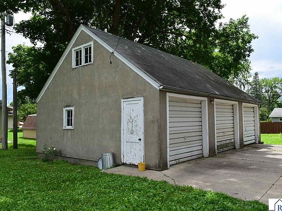 3rd image of 216 Cleveland Ave W