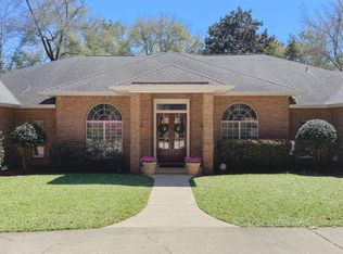 533 Golf Course Dr, Niceville, FL 32578