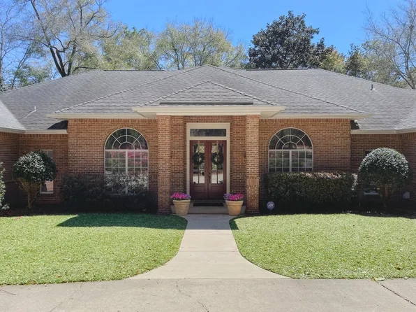 533 Golf Course Dr, Niceville, FL 32578