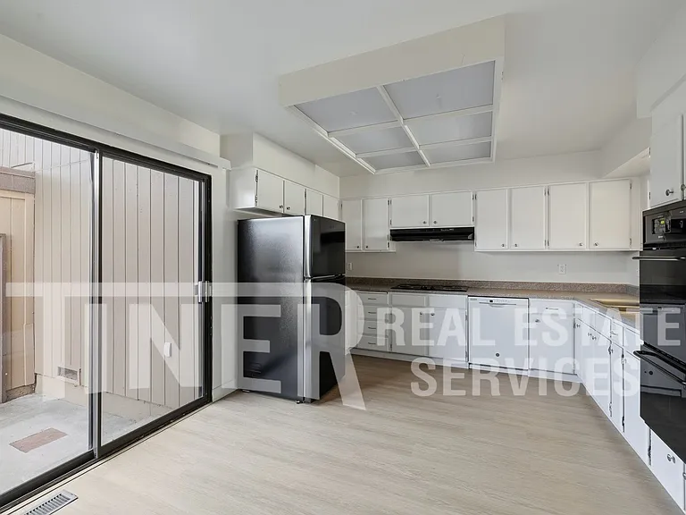 8708 Bluff Ln — Photo 40
