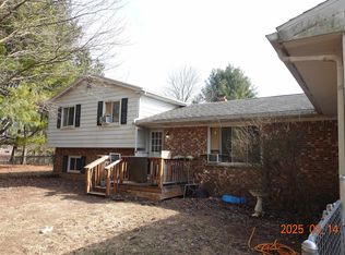 7125 Cedar Lake Rd, Pinckney, MI 48169